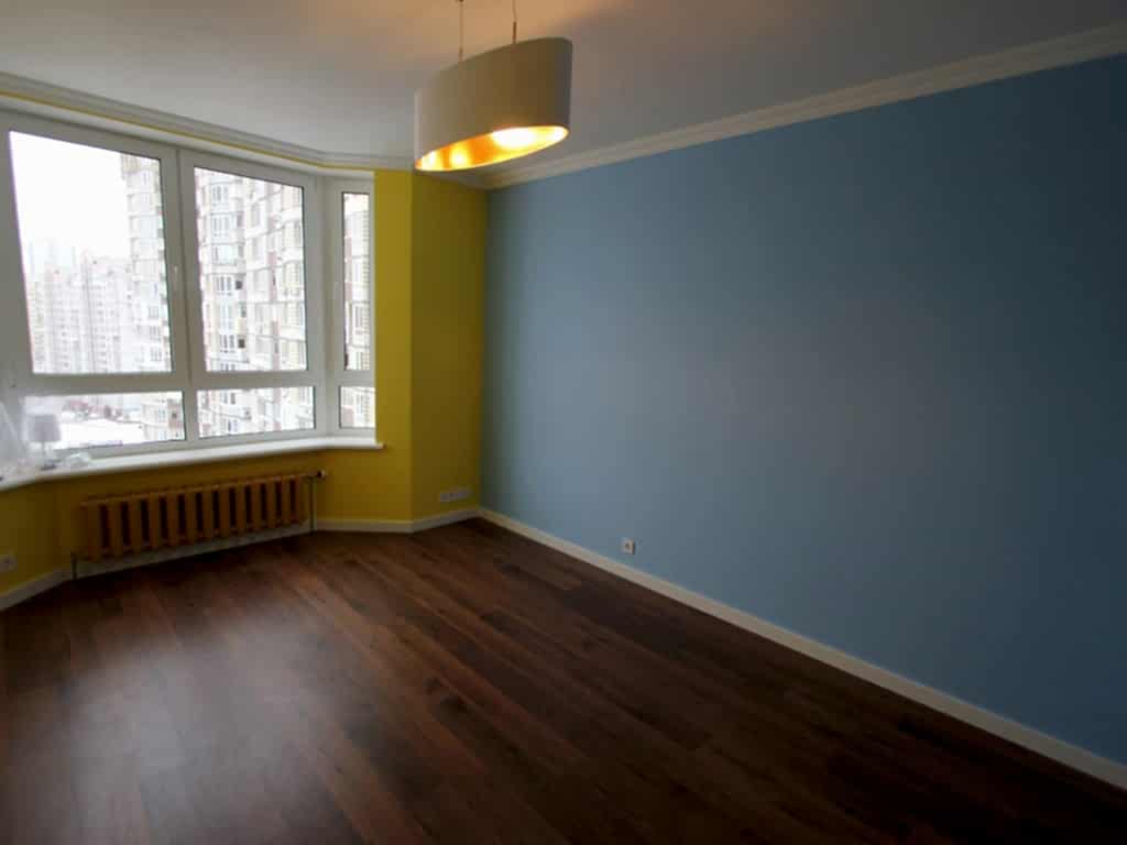 одноуровневый натяжной потолок